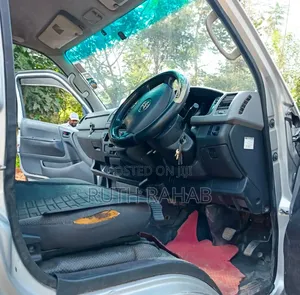 Toyota HiAce 2011 Silver