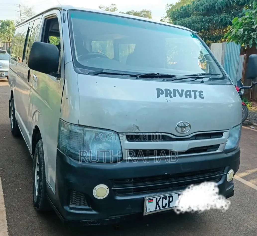Toyota HiAce 2011 Silver