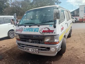 Toyota HiAce 2003 White