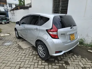 Nissan Note 2018 Silver