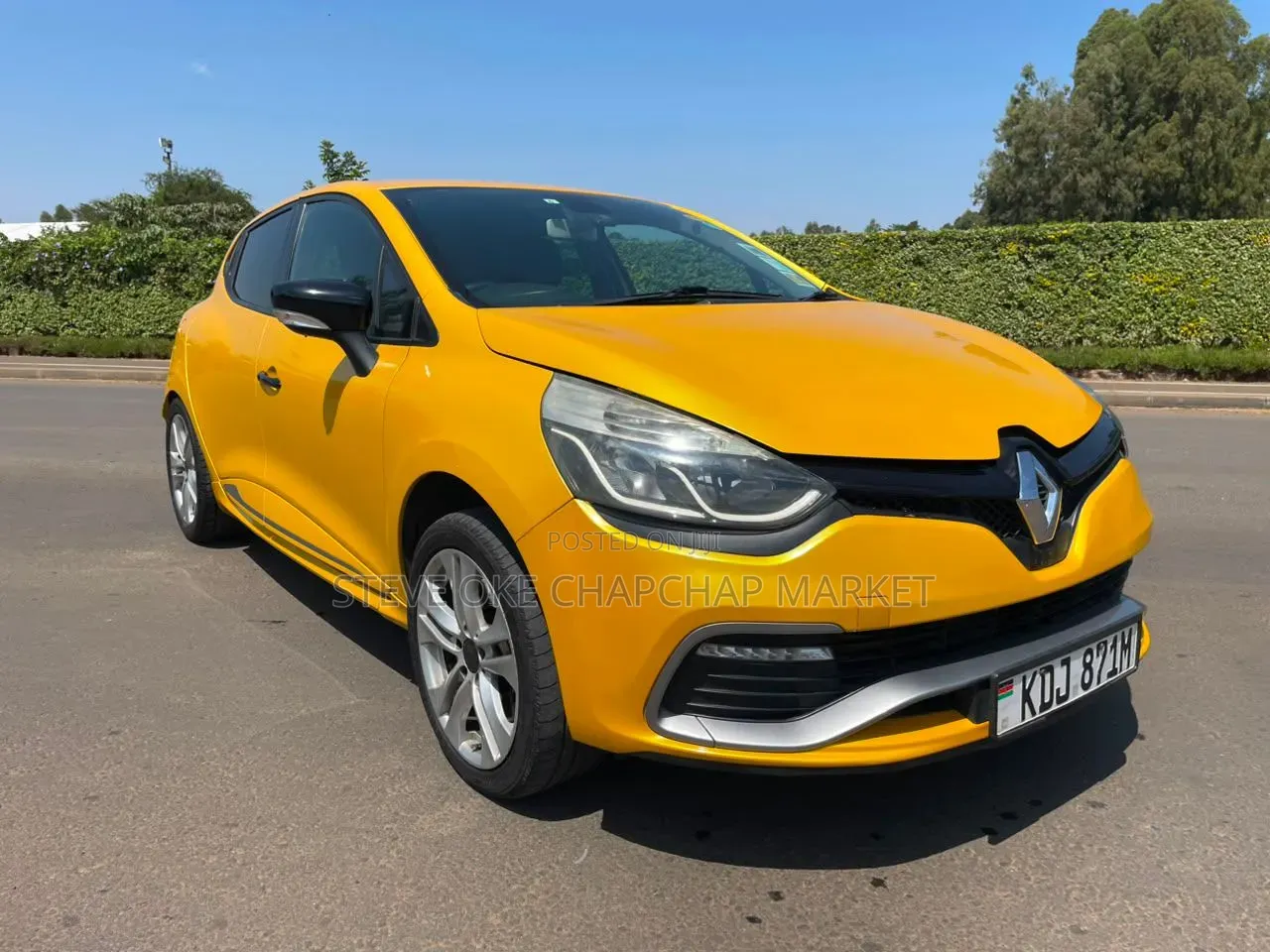 Renault Lutecia 2016 Yellow