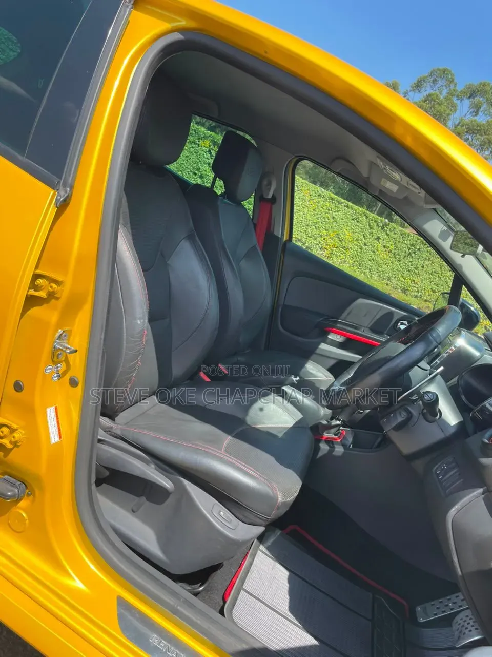 Renault Lutecia 2016 Yellow