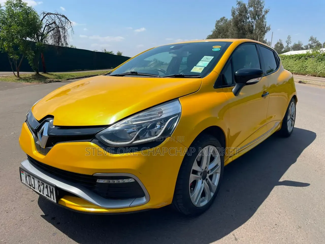Renault Lutecia 2016 Yellow