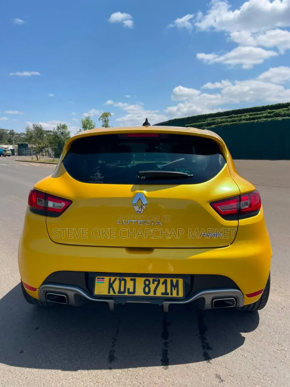 Renault Lutecia 2016 Yellow
