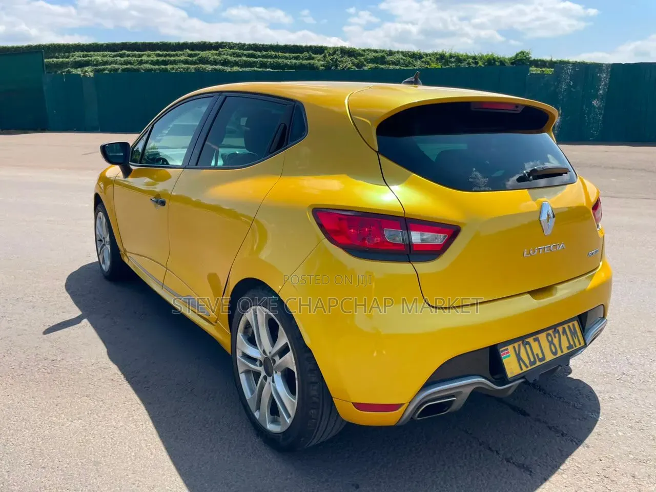 Renault Lutecia 2016 Yellow