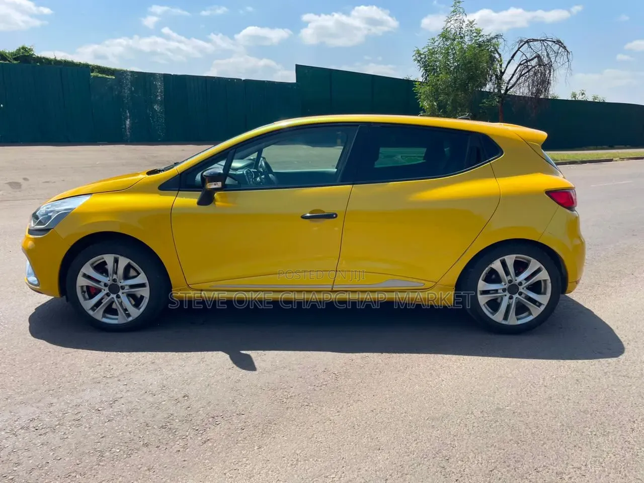 Renault Lutecia 2016 Yellow