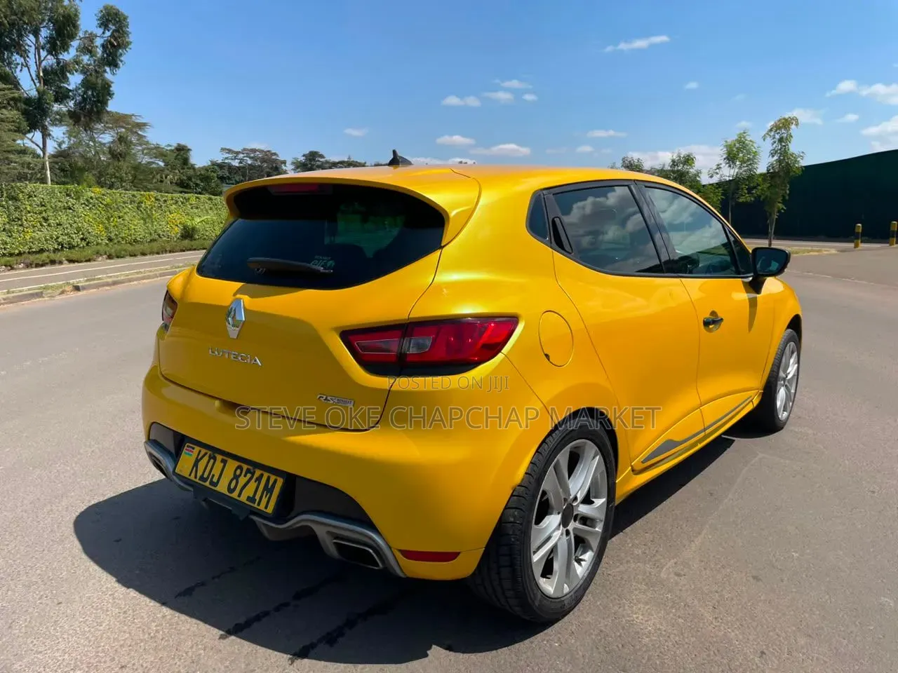 Renault Lutecia 2016 Yellow