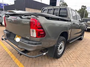 Toyota Hilux 2021 Gray
