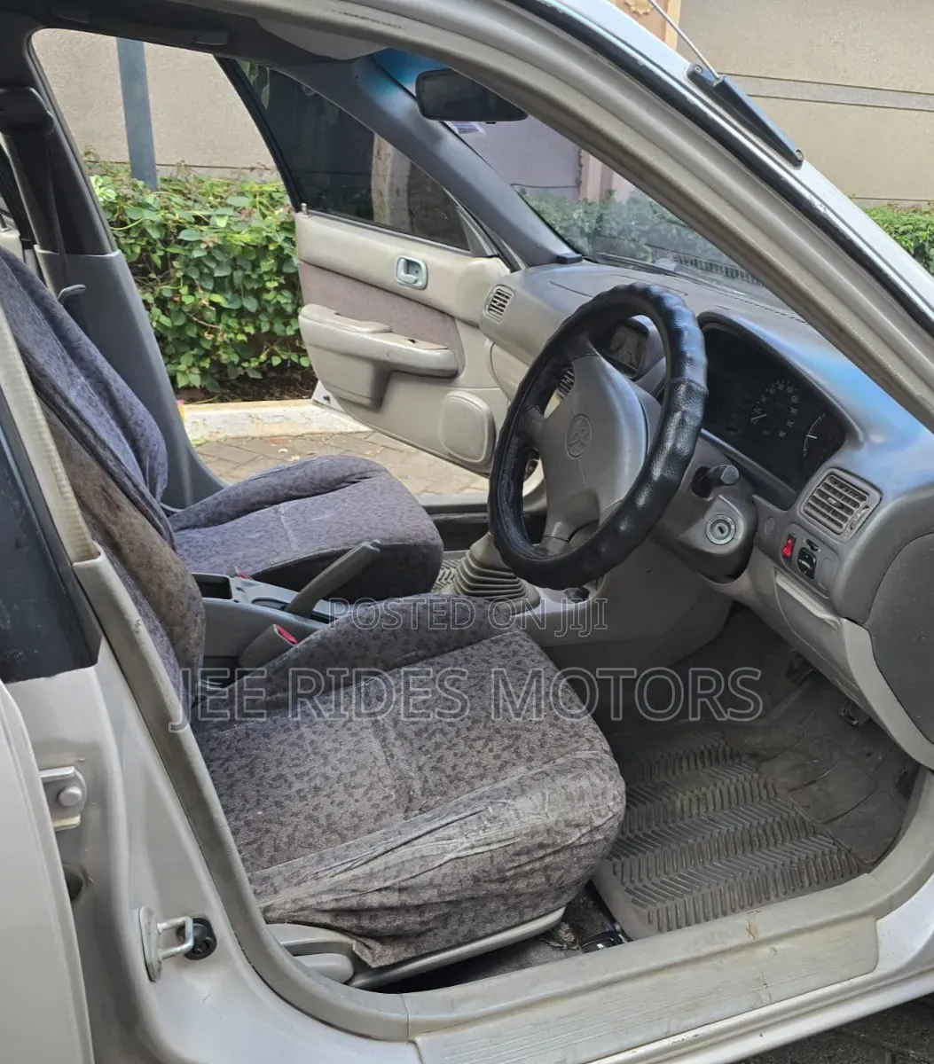 Toyota Corolla 2000 Beige