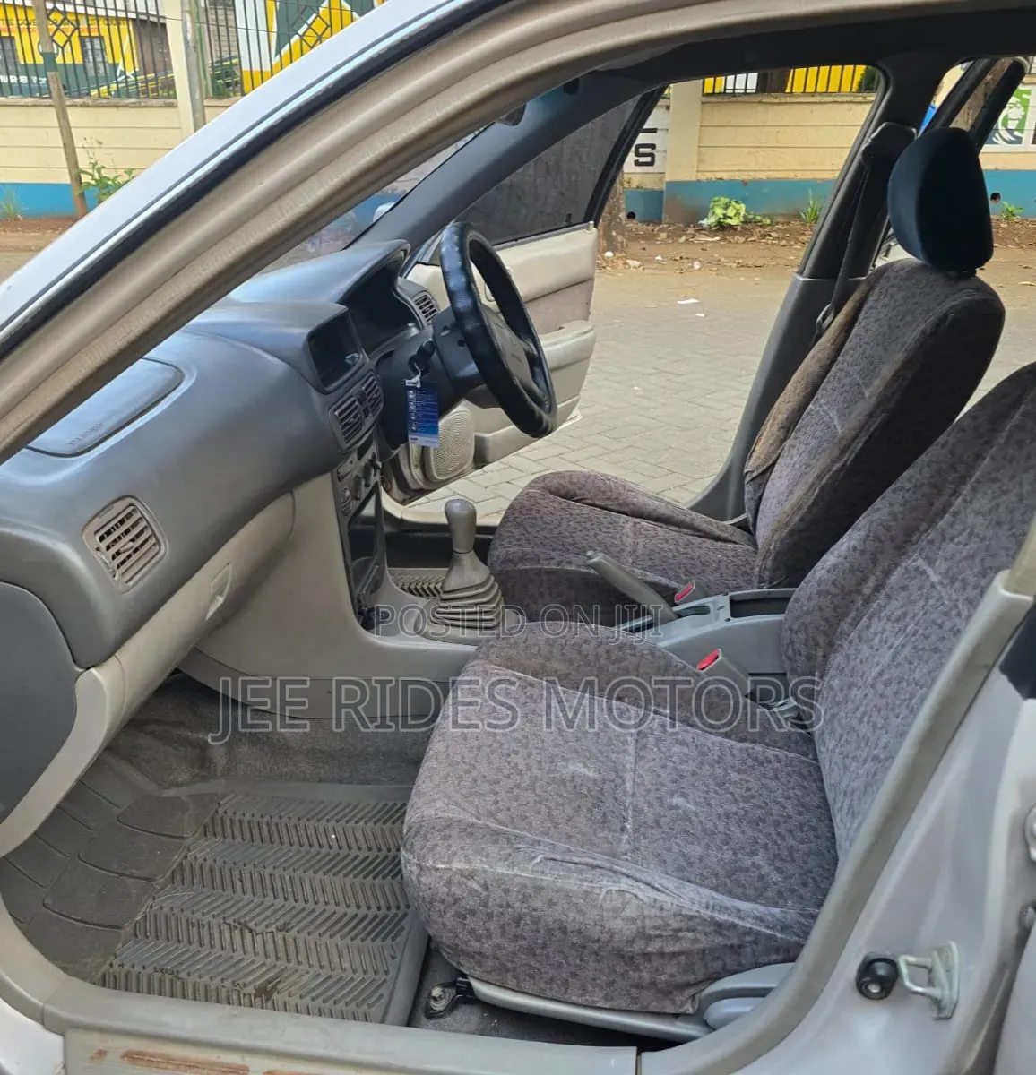Toyota Corolla 2000 Beige