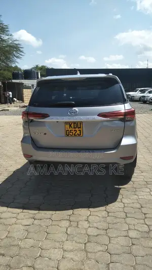 Toyota Fortuner 2025 Silver