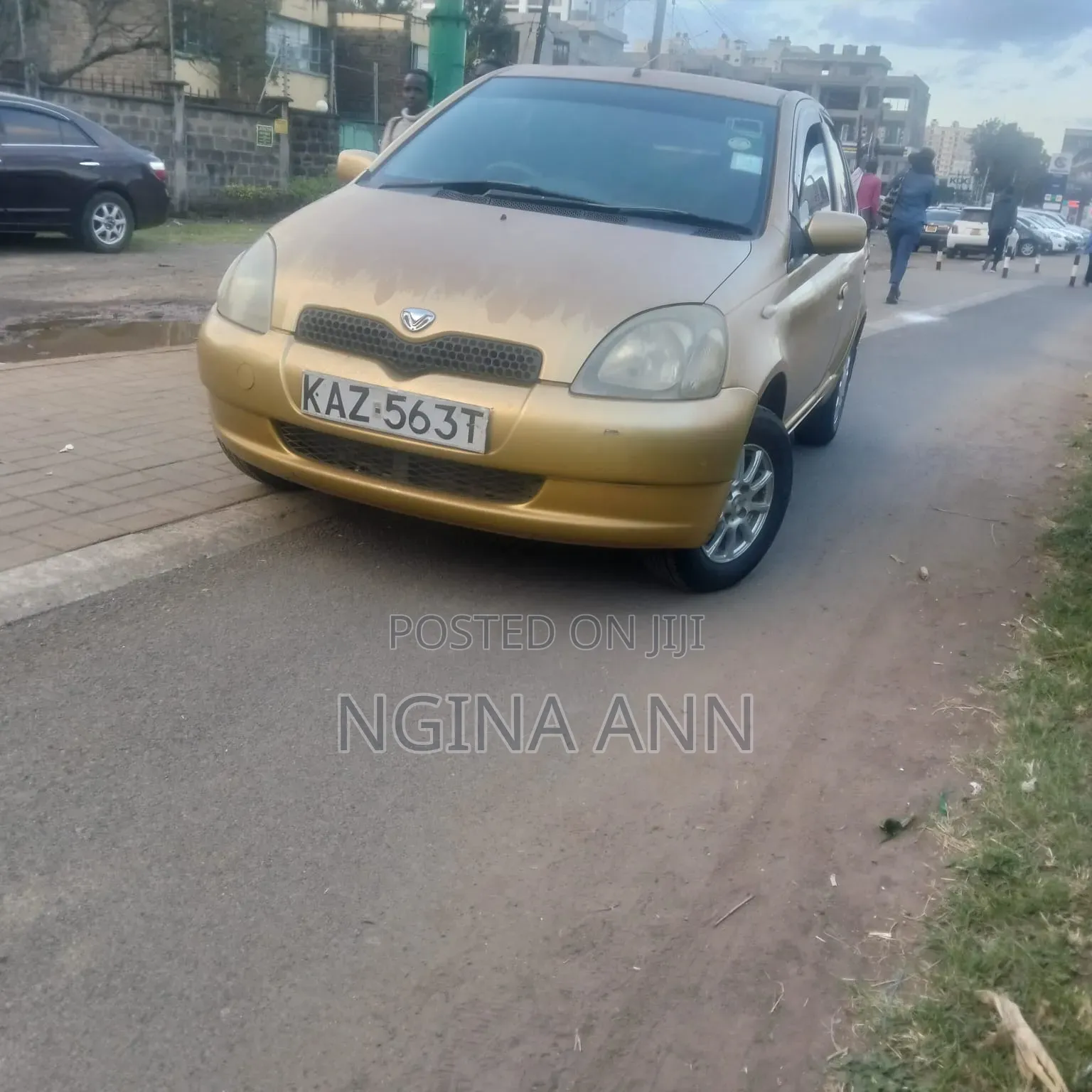 Toyota Vitz 2000 Gold