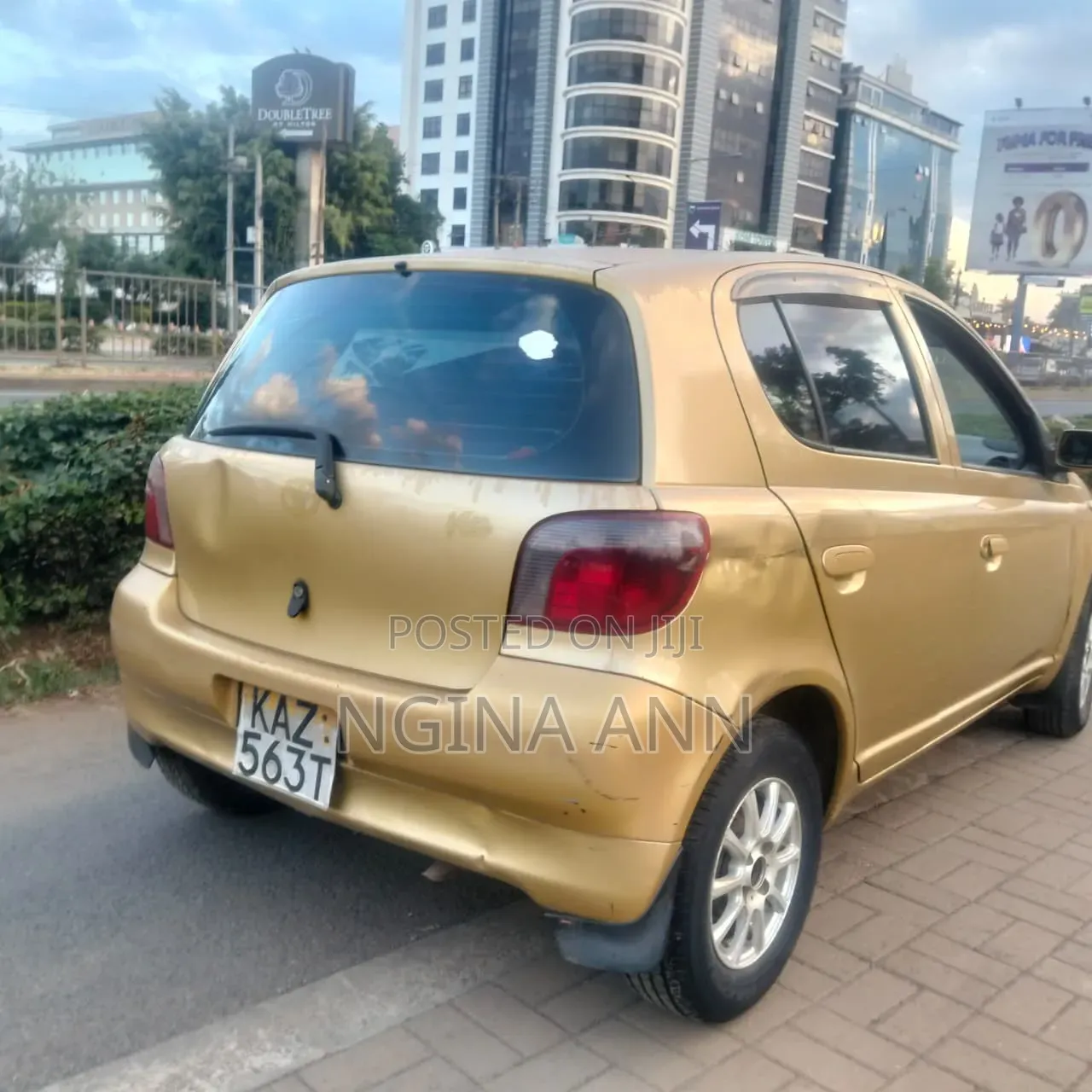 Toyota Vitz 2000 Gold
