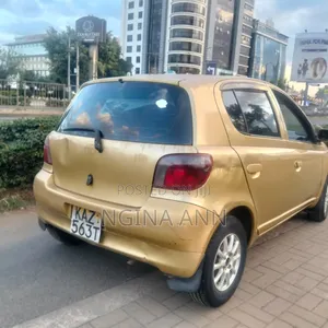 Toyota Vitz 2000 Gold
