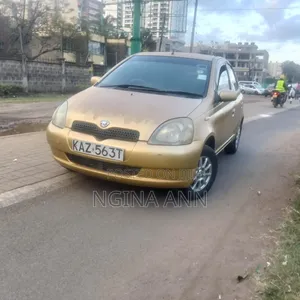 Toyota Vitz 2000 Gold