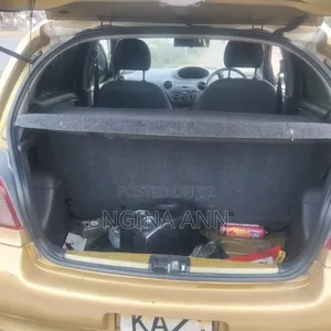 Toyota Vitz 2000 Gold