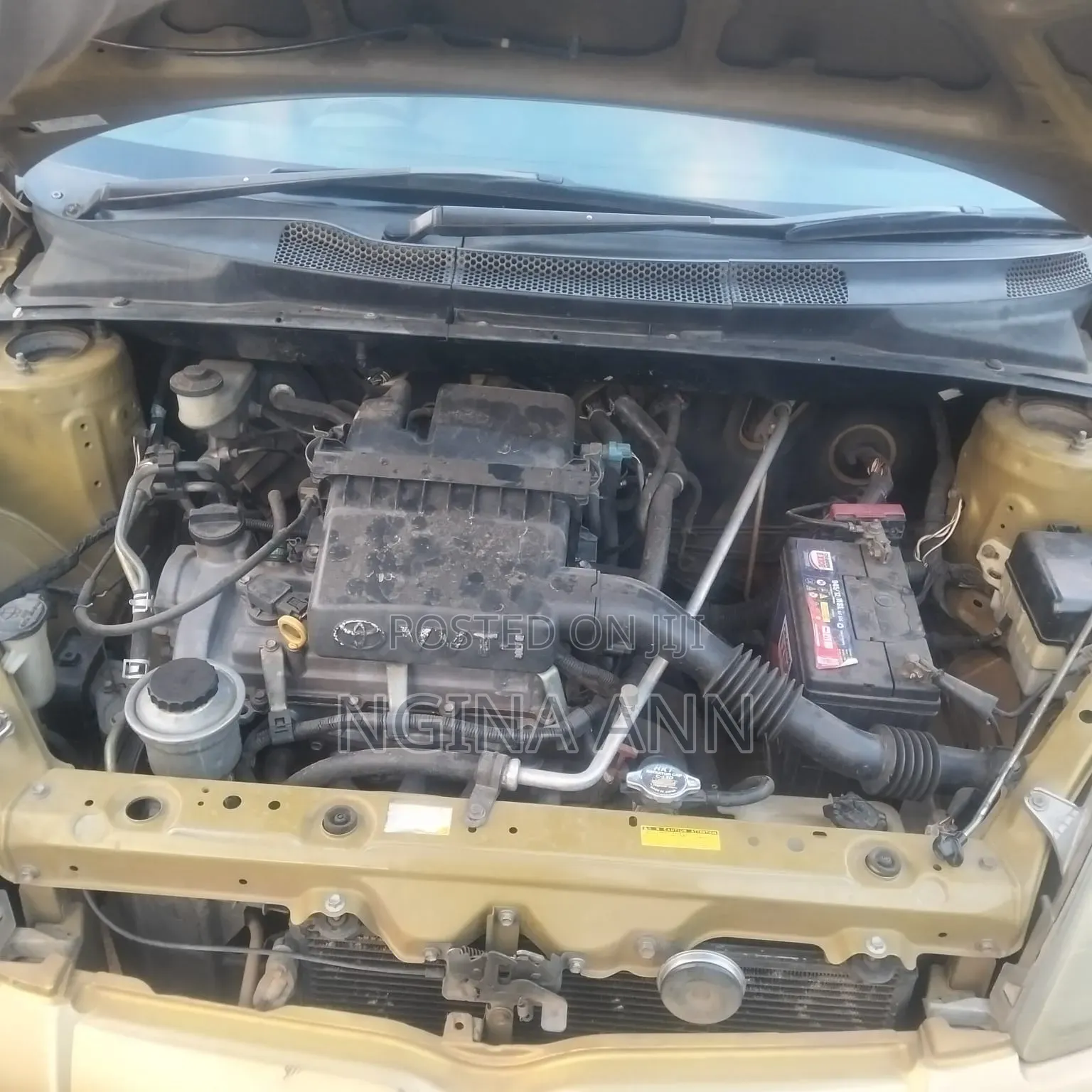 Toyota Vitz 2000 Gold