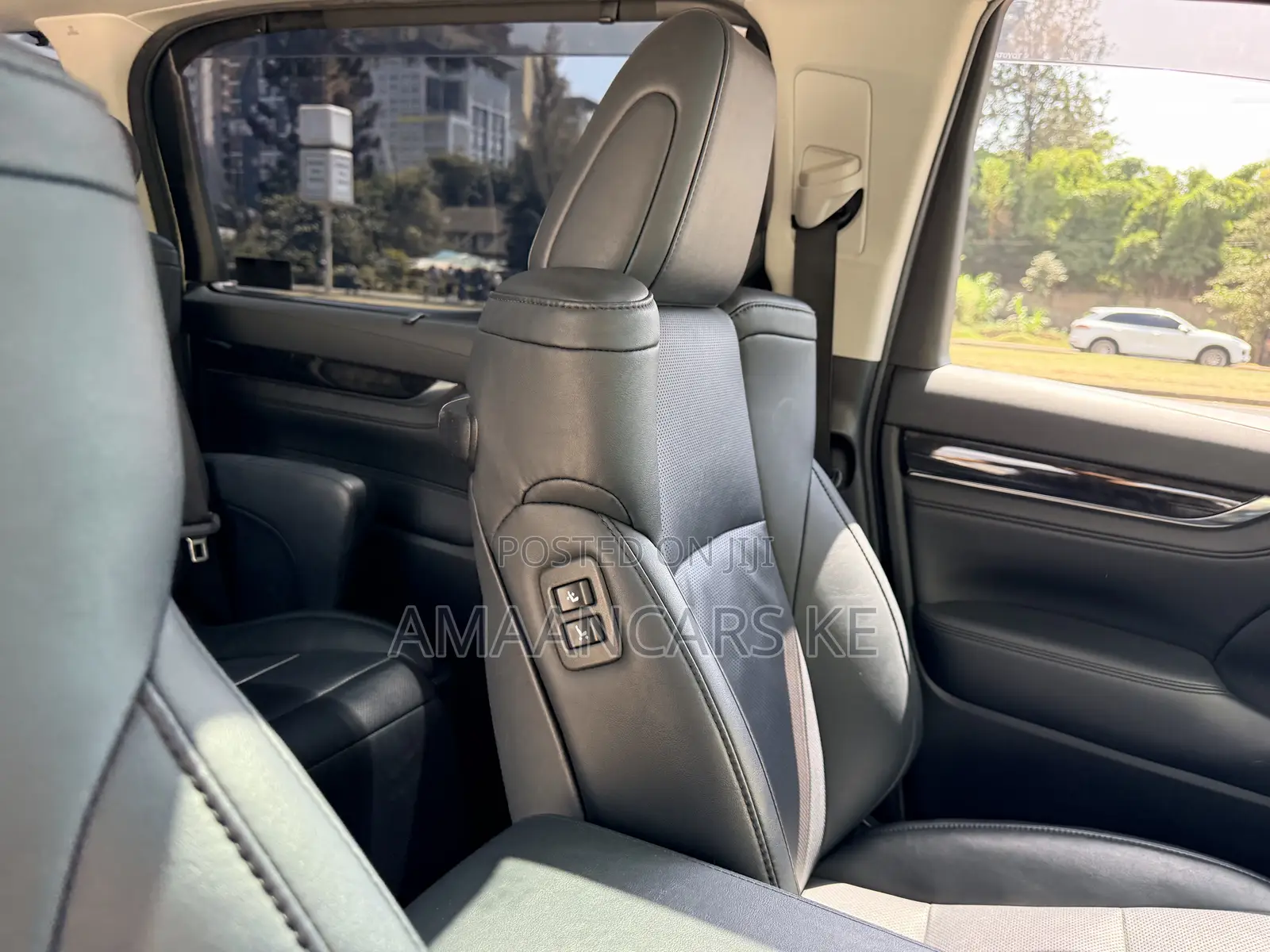 Toyota Alphard 2.5 Petrol FWD 2019 White
