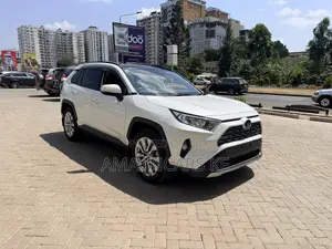 Toyota RAV4 XLE Premium 2021 White