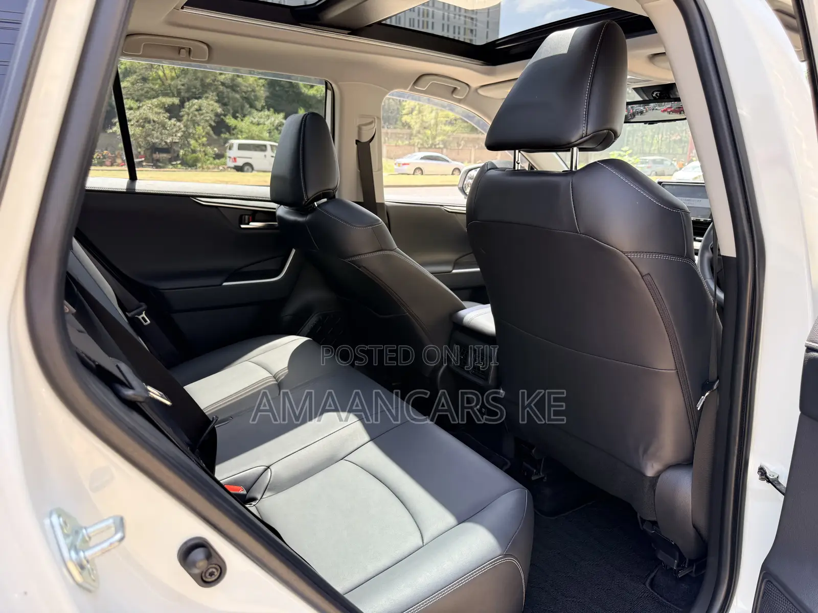 Toyota RAV4 XLE Premium 2021 White