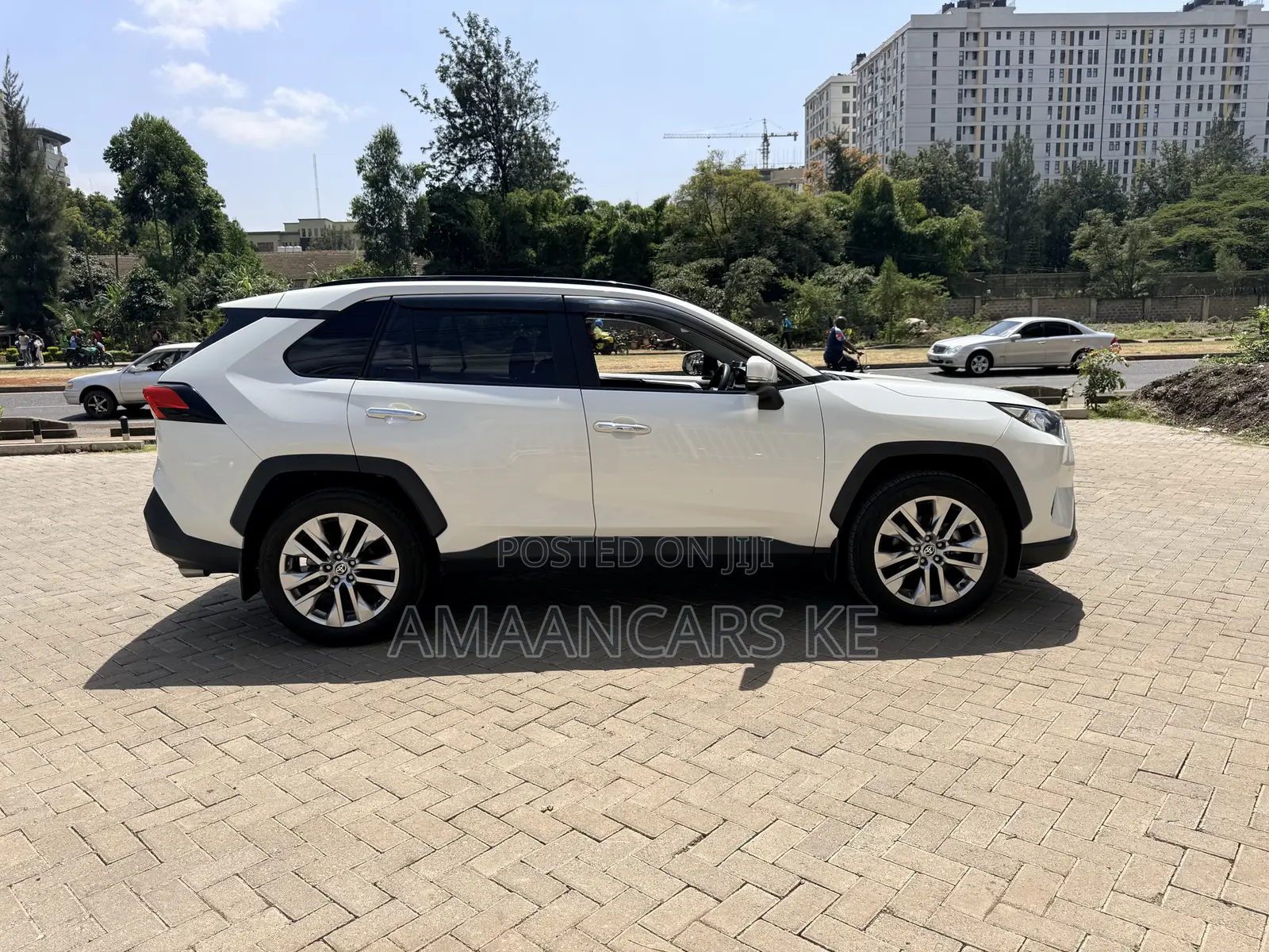 Toyota RAV4 XLE Premium 2021 White