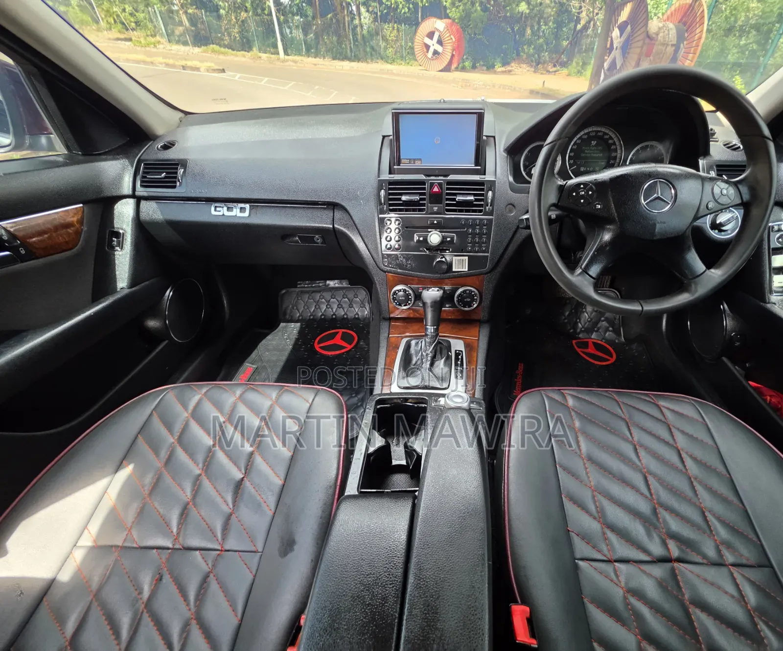 Mercedes-Benz C200 2010 Red