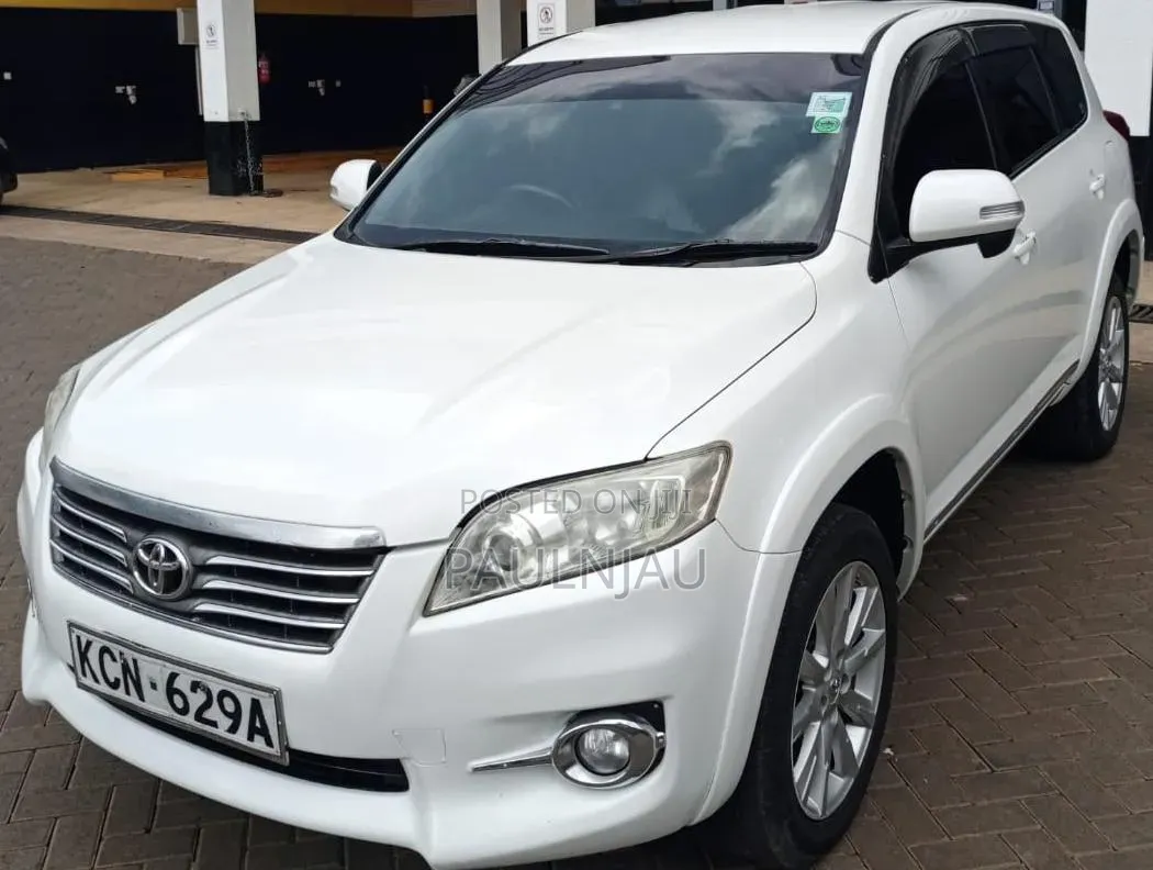 Toyota Vanguard 2010 White