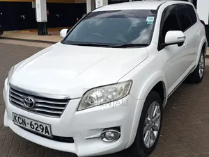 Toyota Vanguard 2010 White