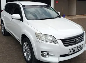 Toyota Vanguard 2010 White