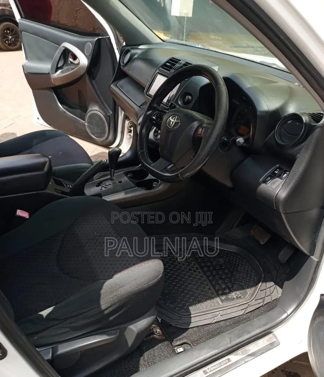Toyota Vanguard 2010 White
