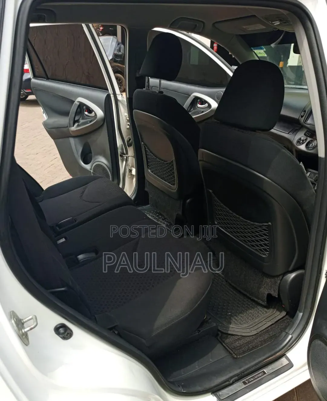 Toyota Vanguard 2010 White