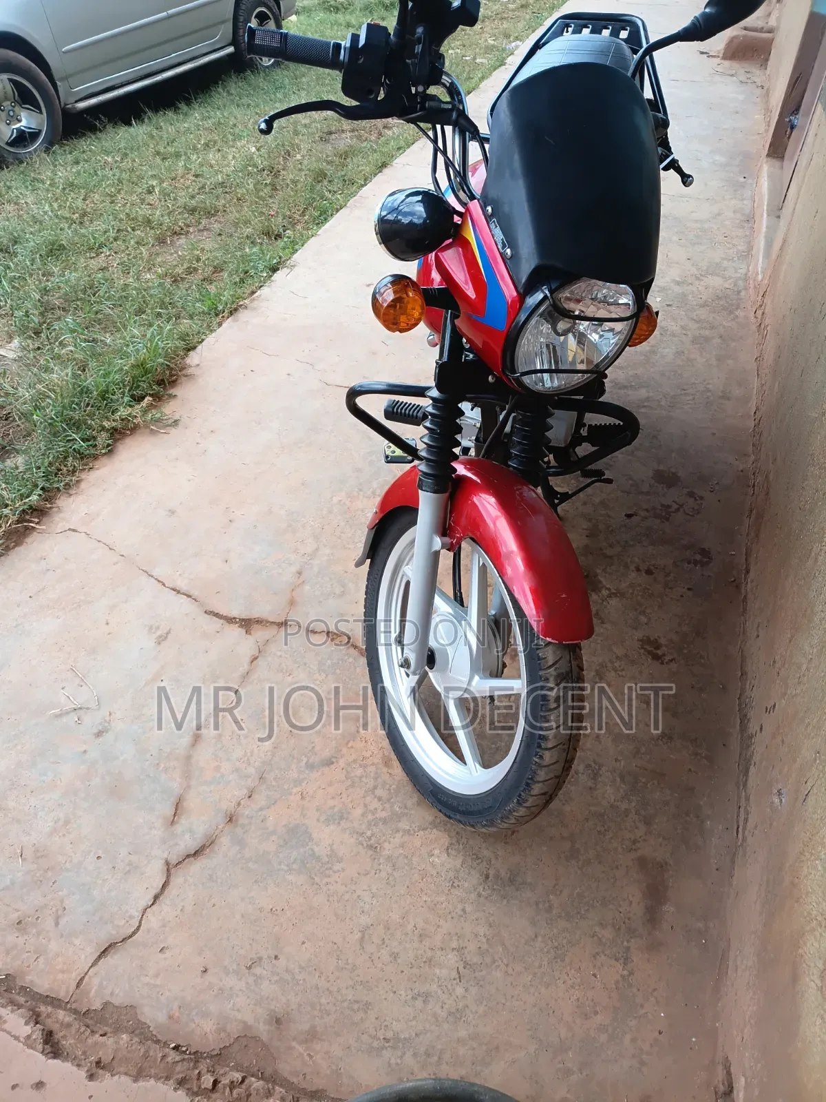 Bajaj Boxer 125 2025 Red