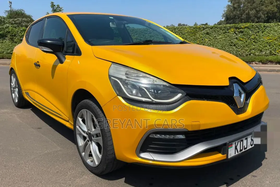 Renault Lutecia 2015 Yellow