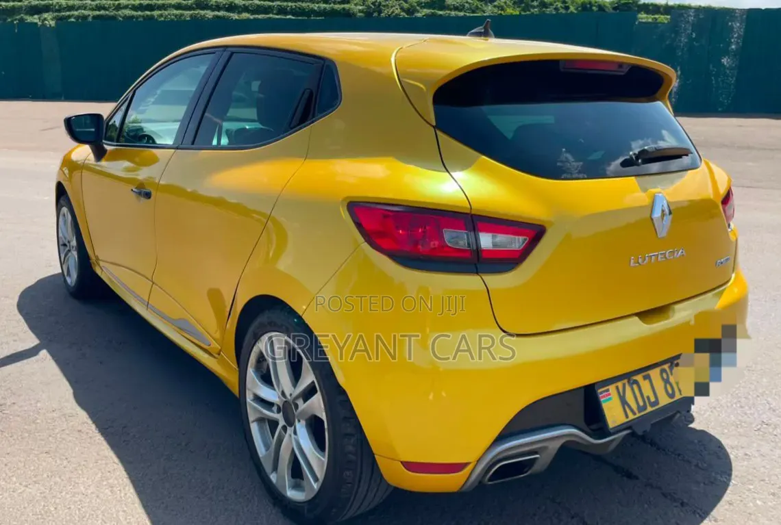 Renault Lutecia 2015 Yellow