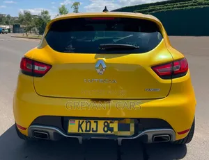 Renault Lutecia 2015 Yellow