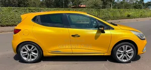 Renault Lutecia 2015 Yellow