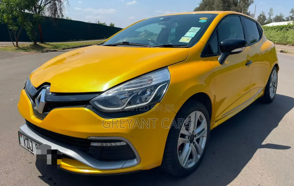 Renault Lutecia 2015 Yellow