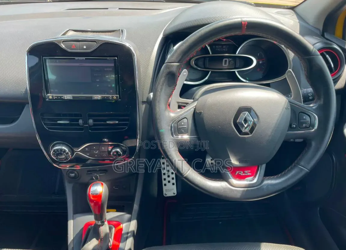 Renault Lutecia 2015 Yellow