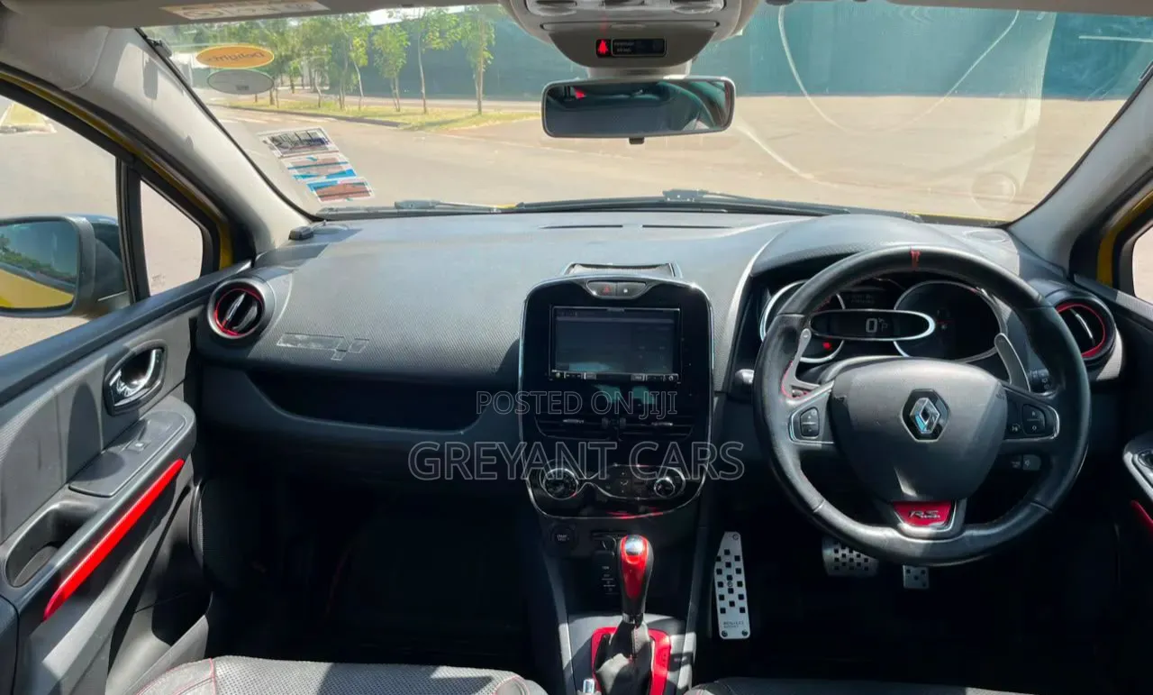 Renault Lutecia 2015 Yellow
