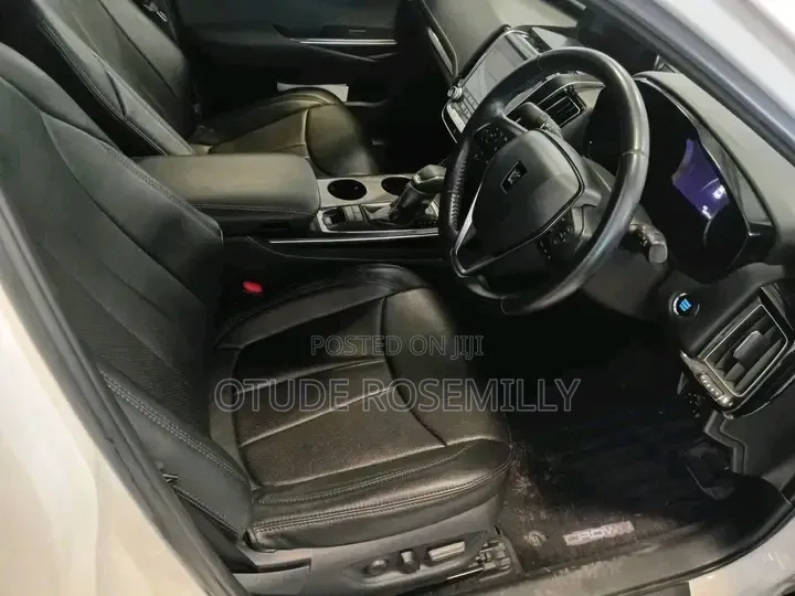 Toyota Crown 2019 White
