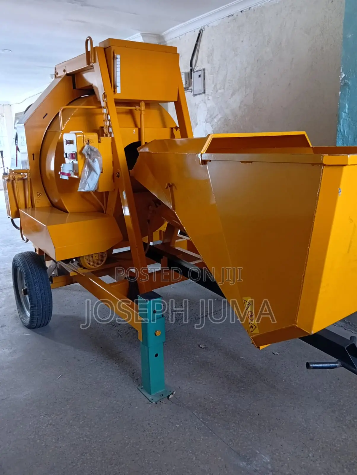 Self-Loading Concrete Mixer