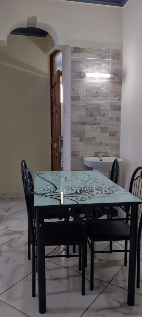 Beautiful 2 Bedroom BNB Tudor. 2 BDRM 5500/- 1 BDRM 3500/-