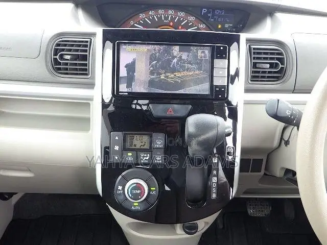 Daihatsu Tanto 660 FWD 2018 Silver