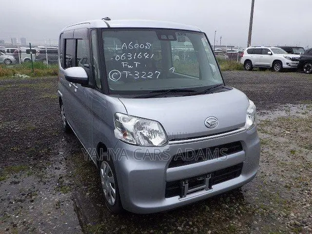 Daihatsu Tanto 660 FWD 2018 Silver