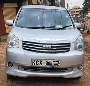 Toyota Noah 2012 Silver