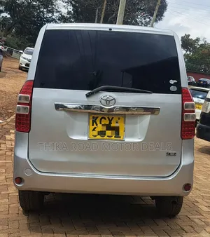 Toyota Noah 2012 Silver