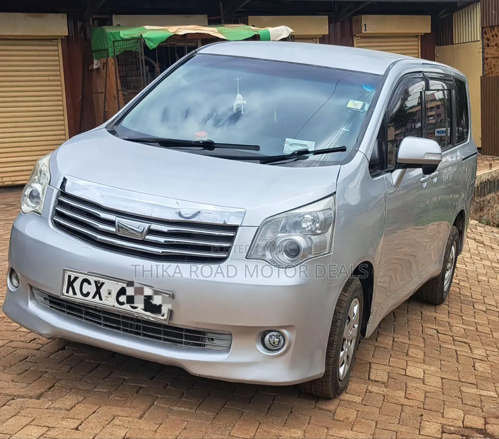 Toyota Noah 2012 Silver