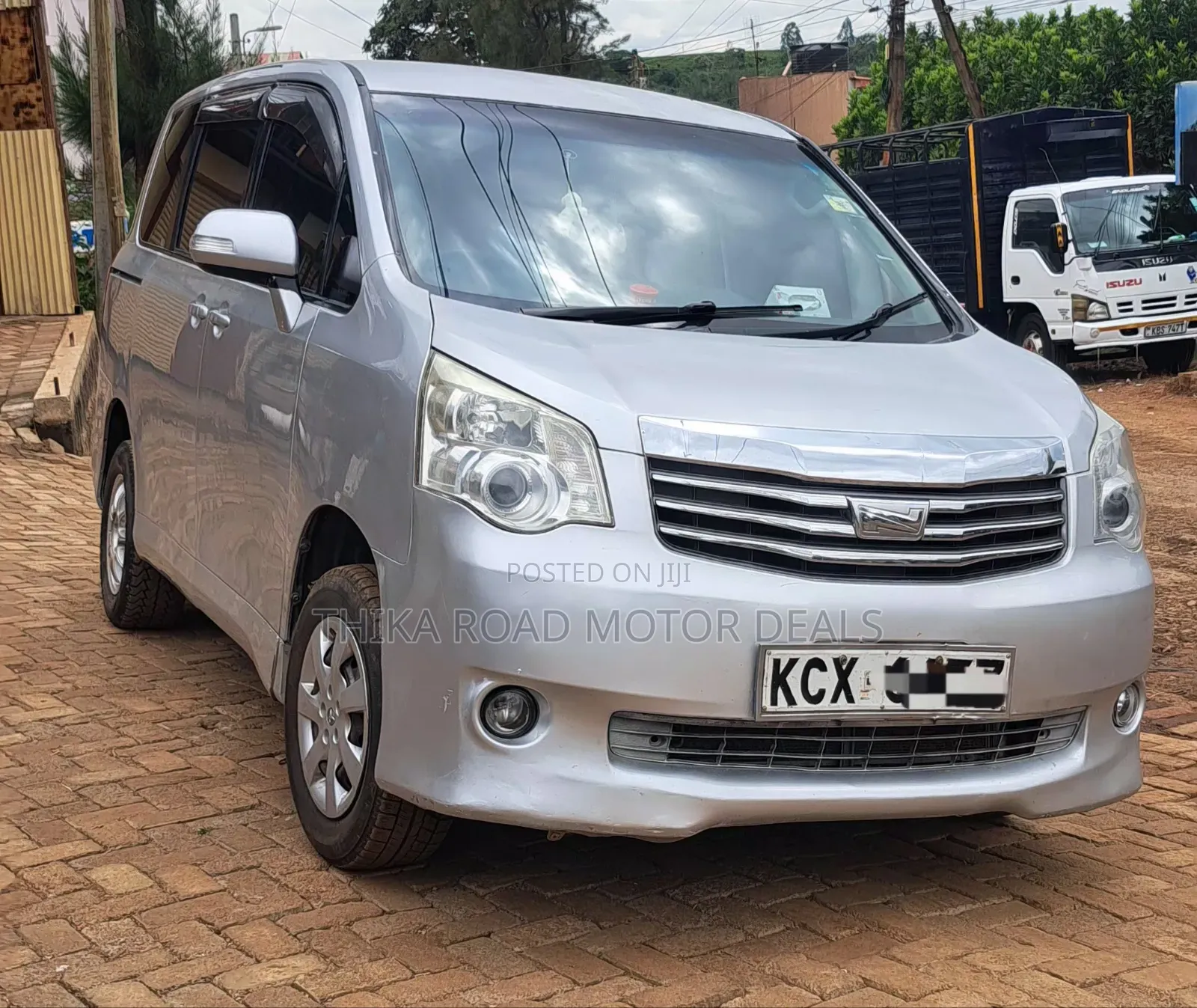 Toyota Noah 2012 Silver