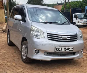Toyota Noah 2012 Silver