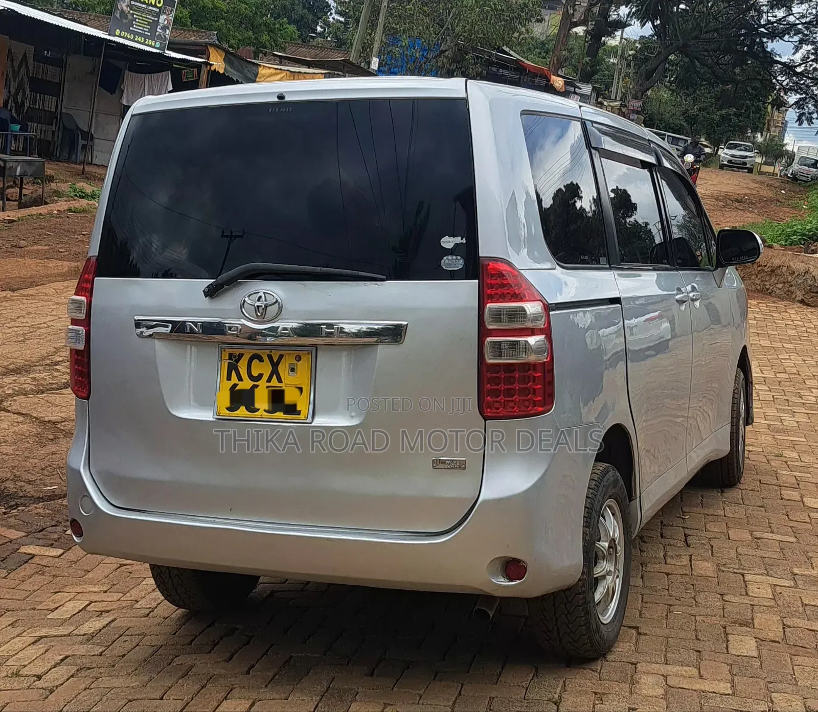 Toyota Noah 2012 Silver